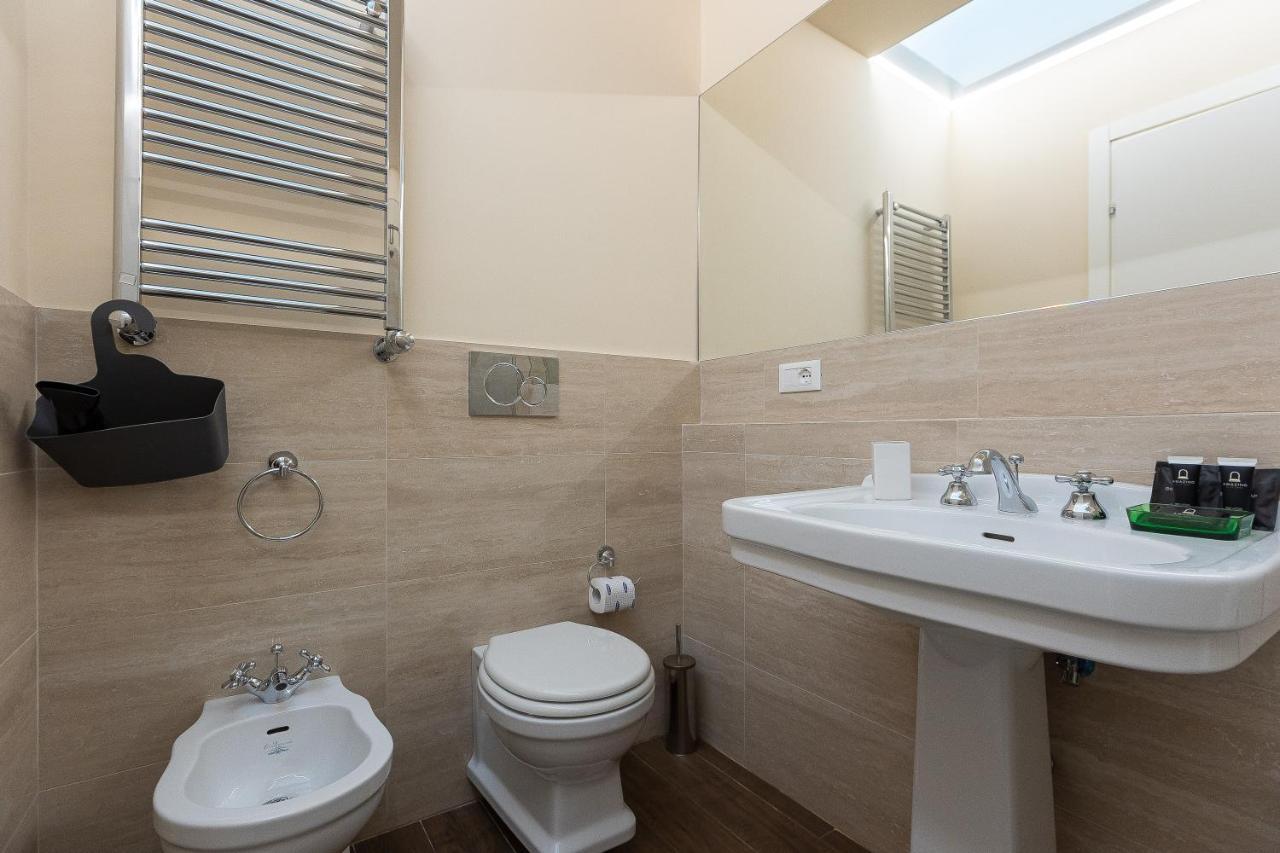 Spa Apartment Via Barberini Roma Exterior foto