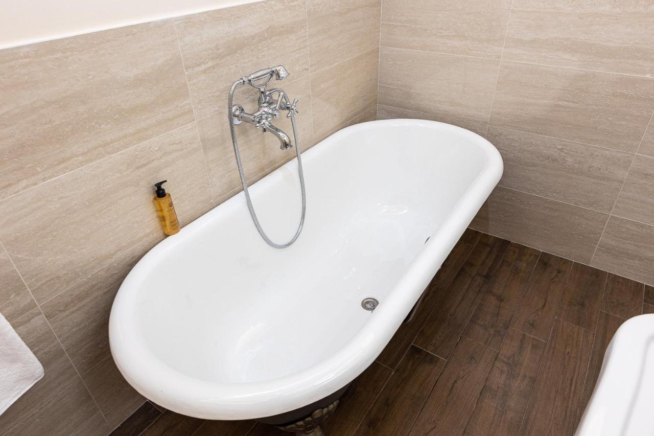 Spa Apartment Via Barberini Roma Exterior foto