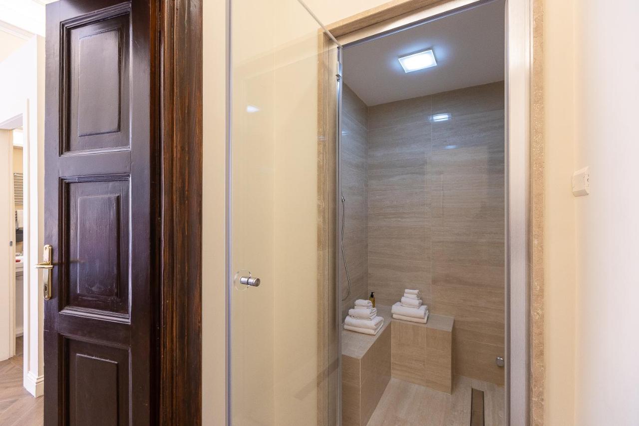 Spa Apartment Via Barberini Roma Exterior foto