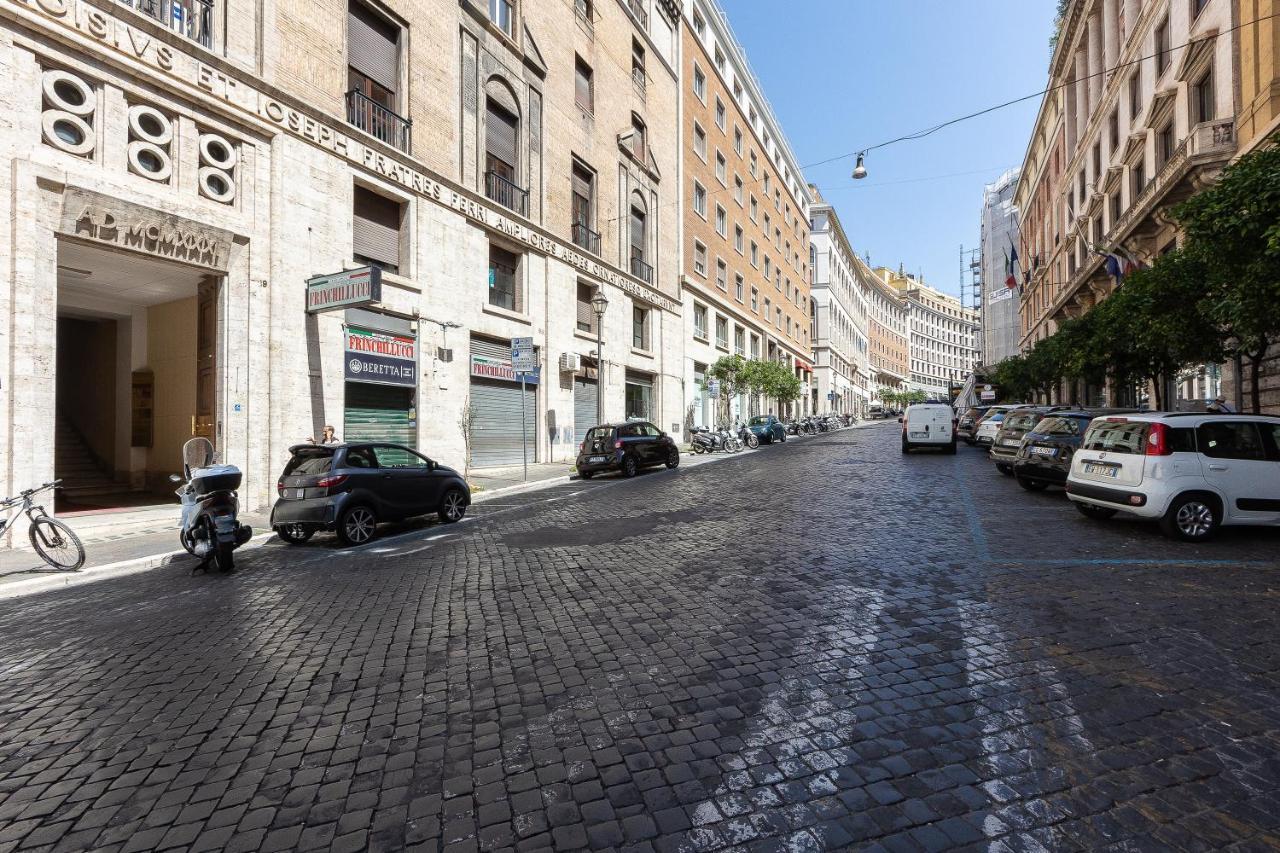 Spa Apartment Via Barberini Roma Exterior foto