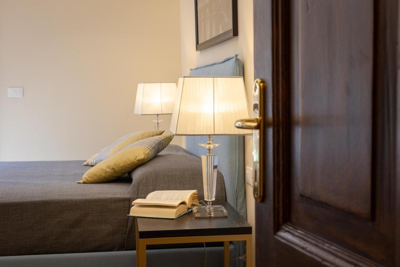 Spa Apartment Via Barberini Roma Exterior foto
