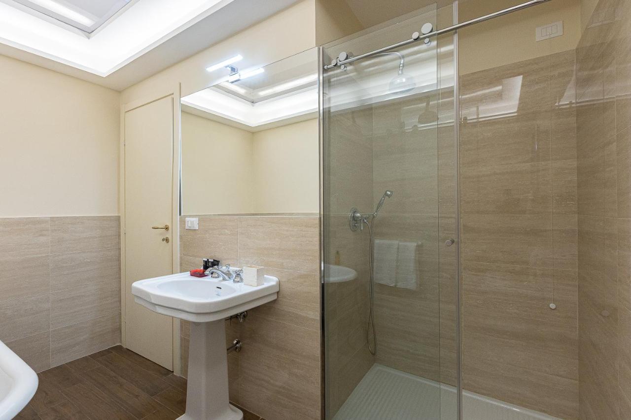 Spa Apartment Via Barberini Roma Exterior foto