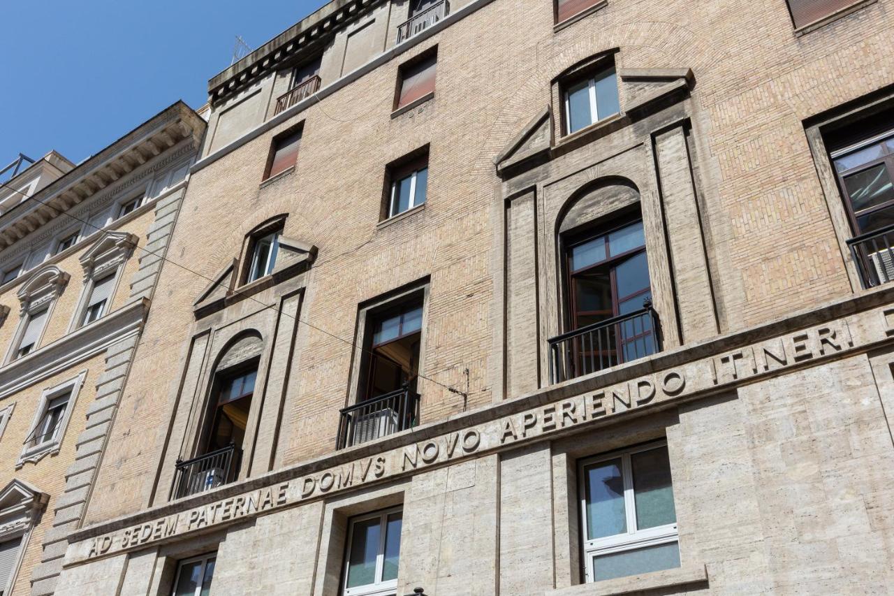 Spa Apartment Via Barberini Roma Exterior foto